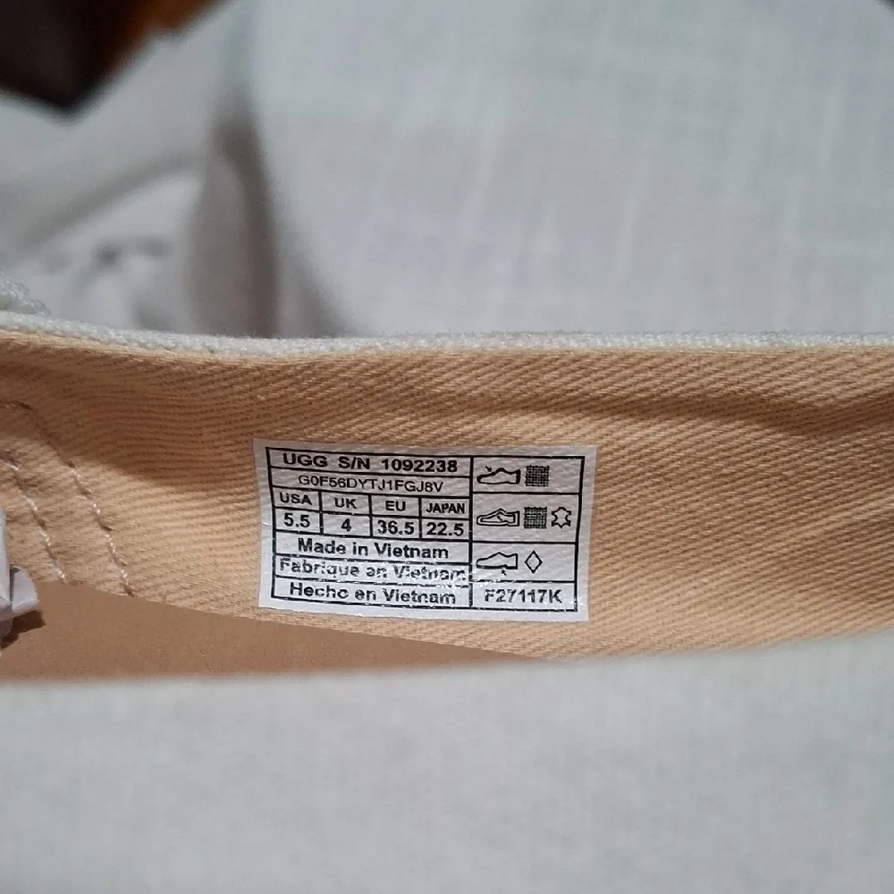 UGG elegant cream